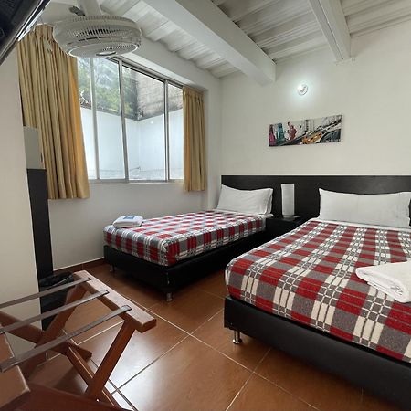 Hostal Lleras Calle 8 Medellín Kültér fotó