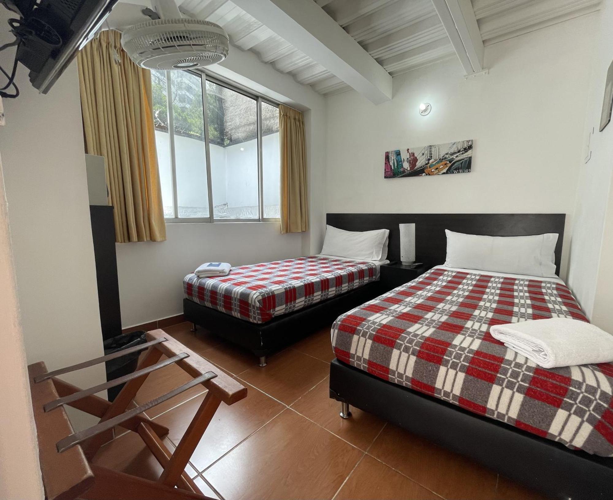 Hostal Lleras Calle 8 Medellín Kültér fotó