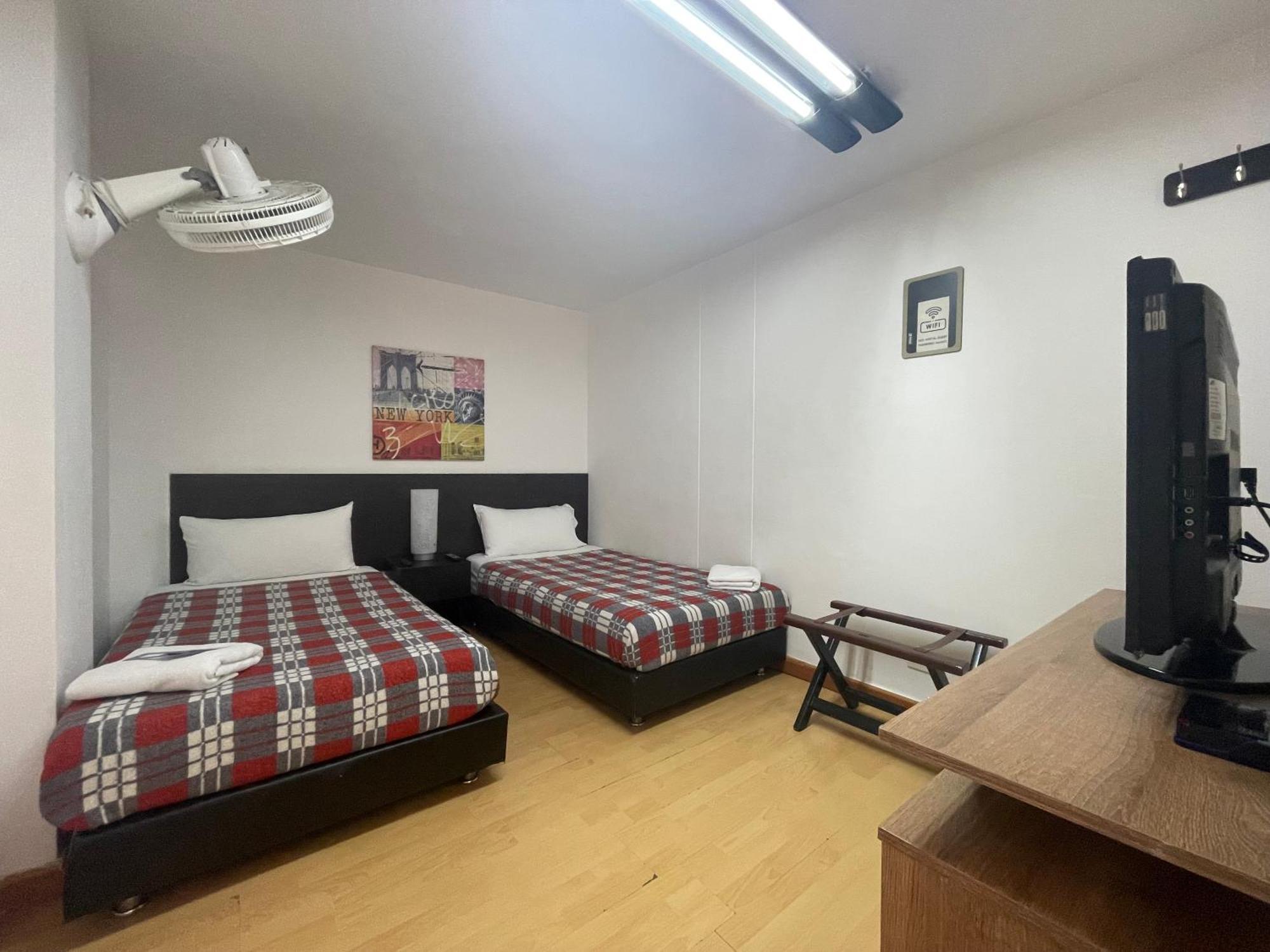 Hostal Lleras Calle 8 Medellín Kültér fotó