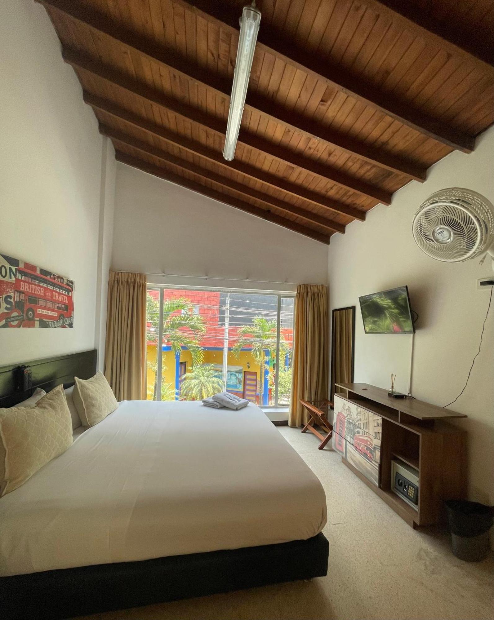 Hostal Lleras Calle 8 Medellín Kültér fotó