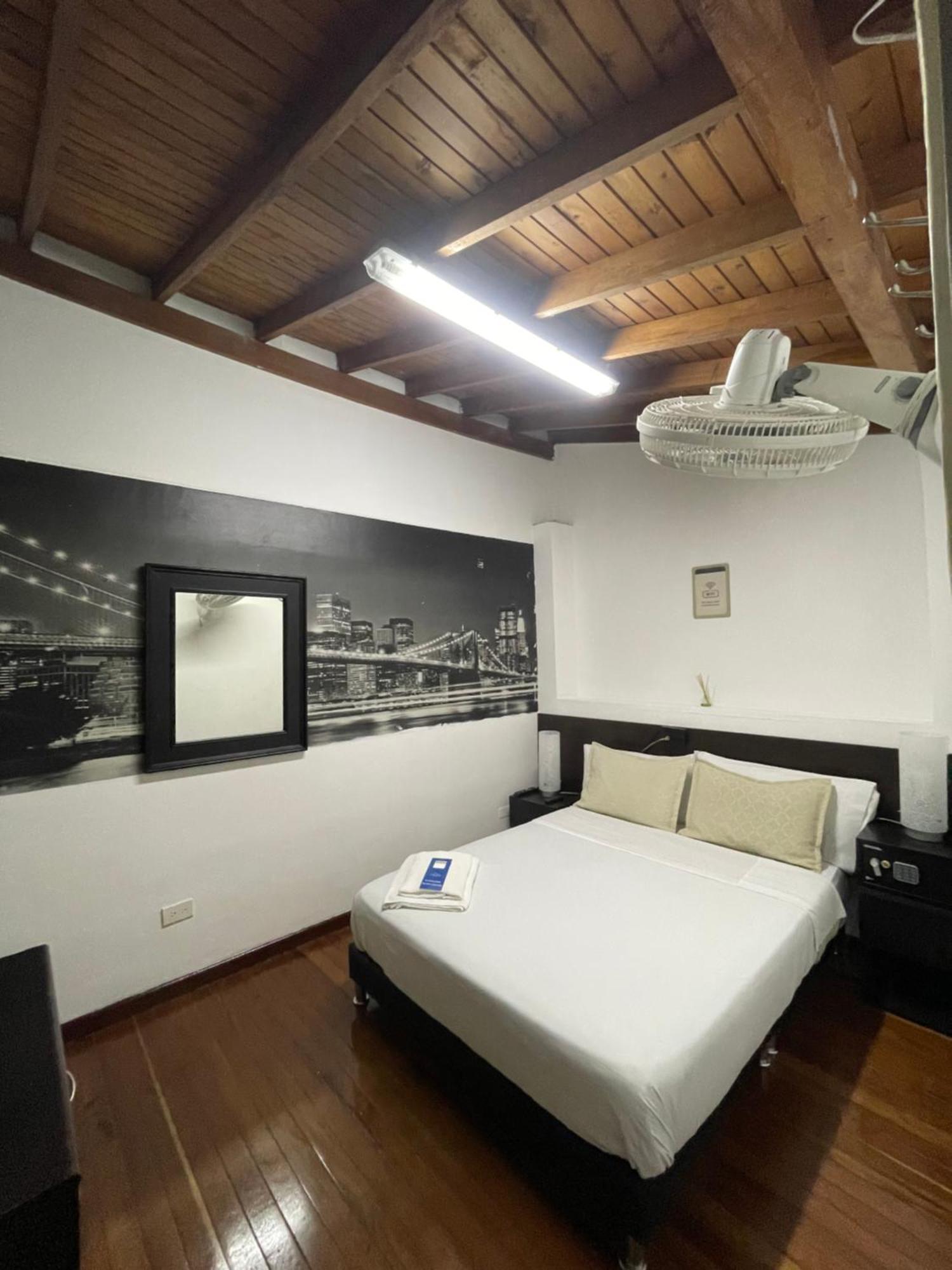 Hostal Lleras Calle 8 Medellín Kültér fotó
