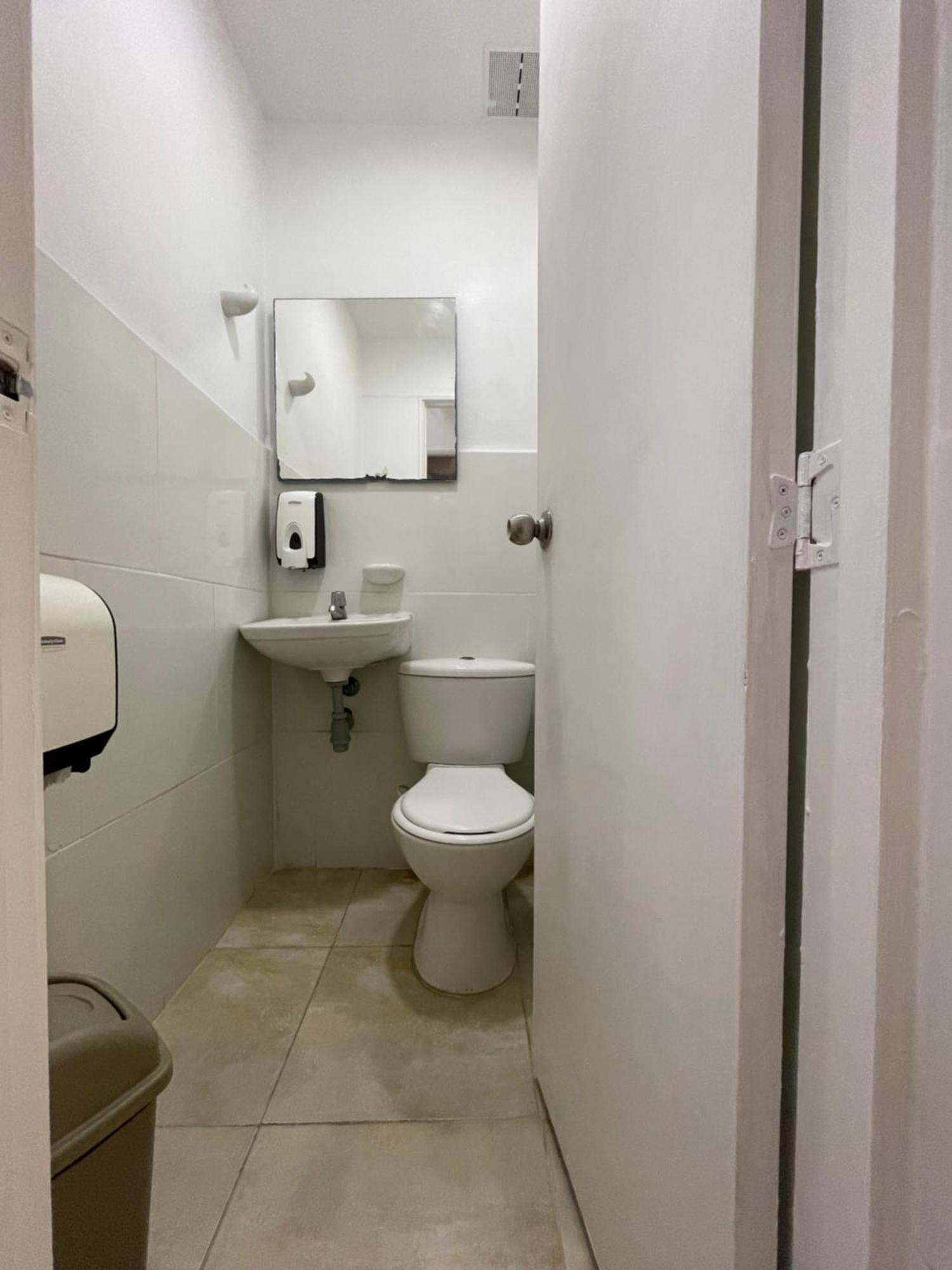 Hostal Lleras Calle 8 Medellín Kültér fotó