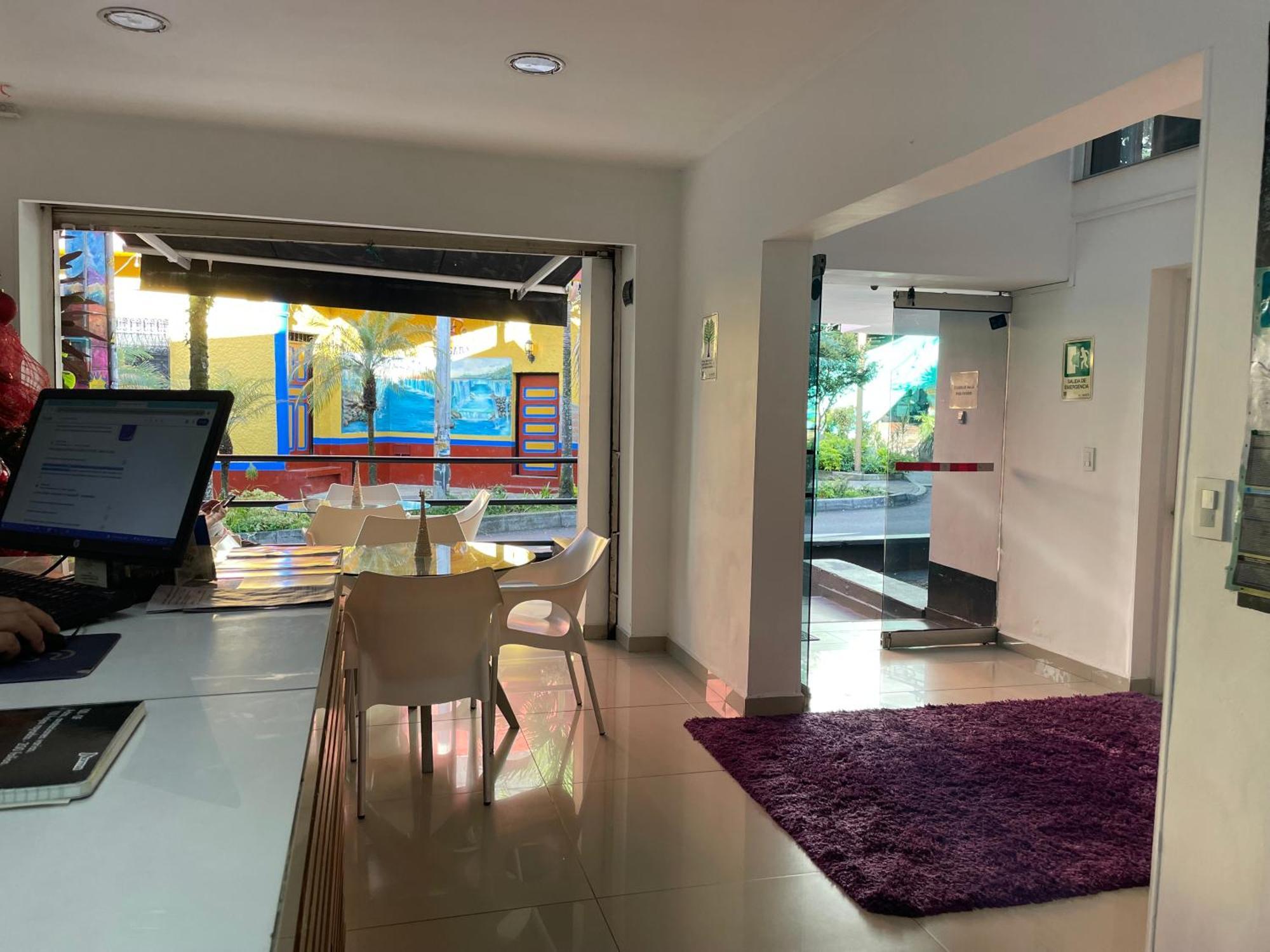 Hostal Lleras Calle 8 Medellín Kültér fotó