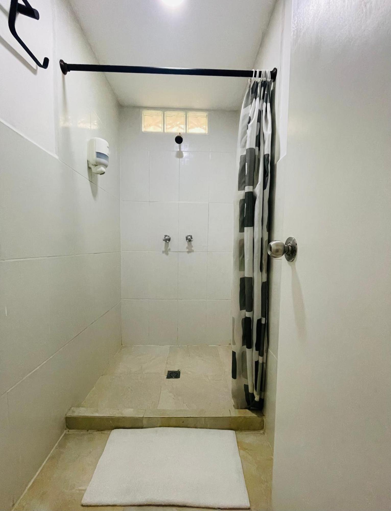 Hostal Lleras Calle 8 Medellín Kültér fotó