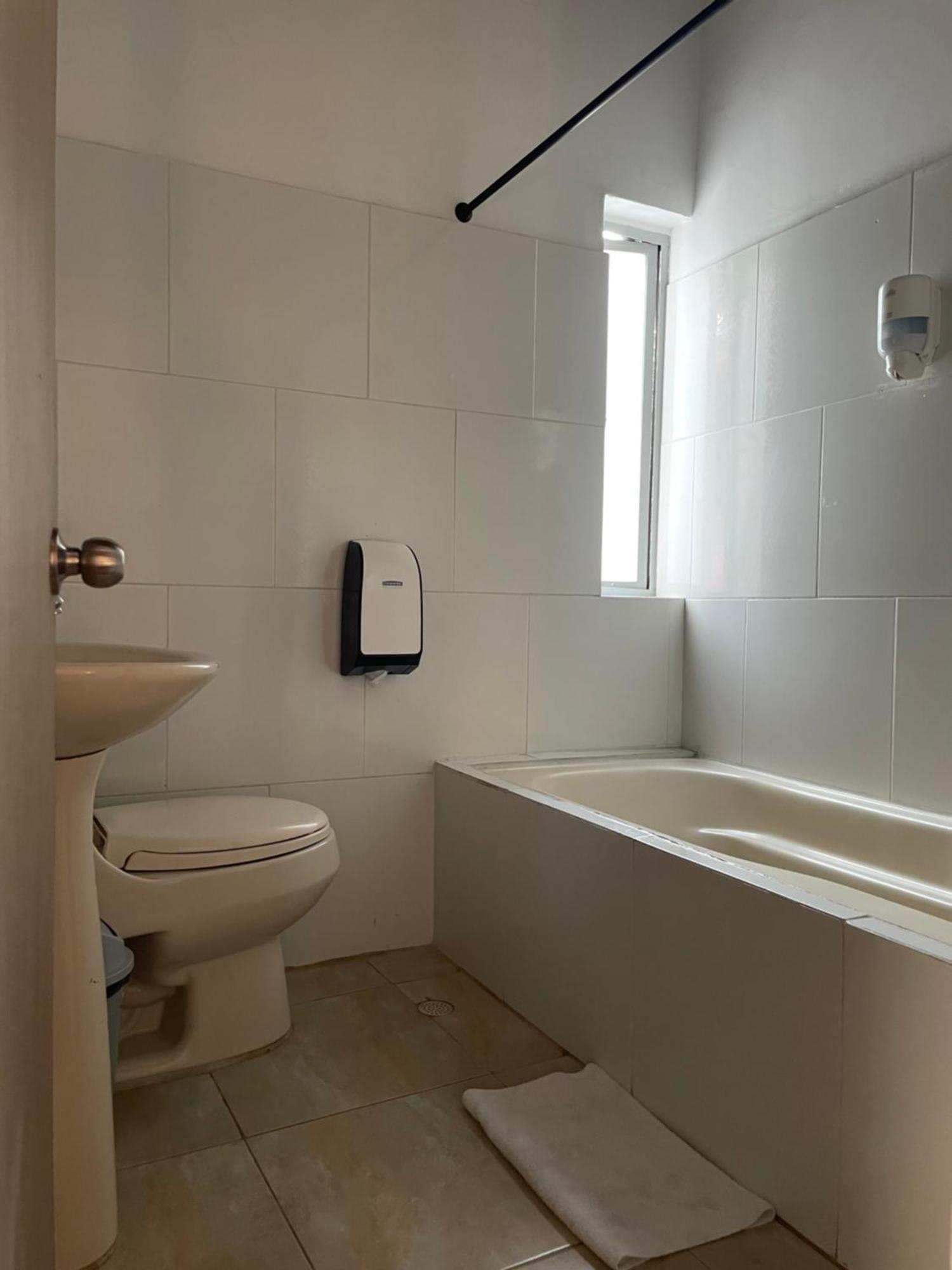 Hostal Lleras Calle 8 Medellín Kültér fotó