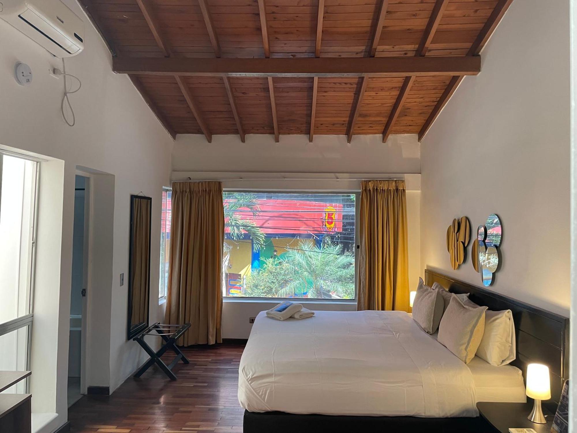 Hostal Lleras Calle 8 Medellín Kültér fotó