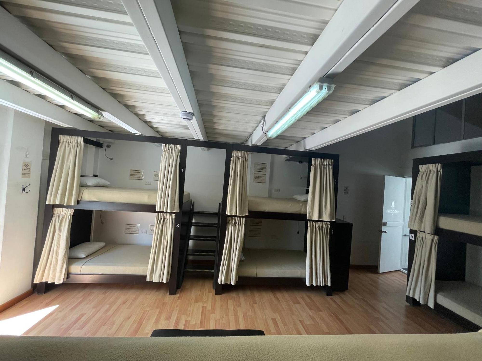 Hostal Lleras Calle 8 Medellín Kültér fotó