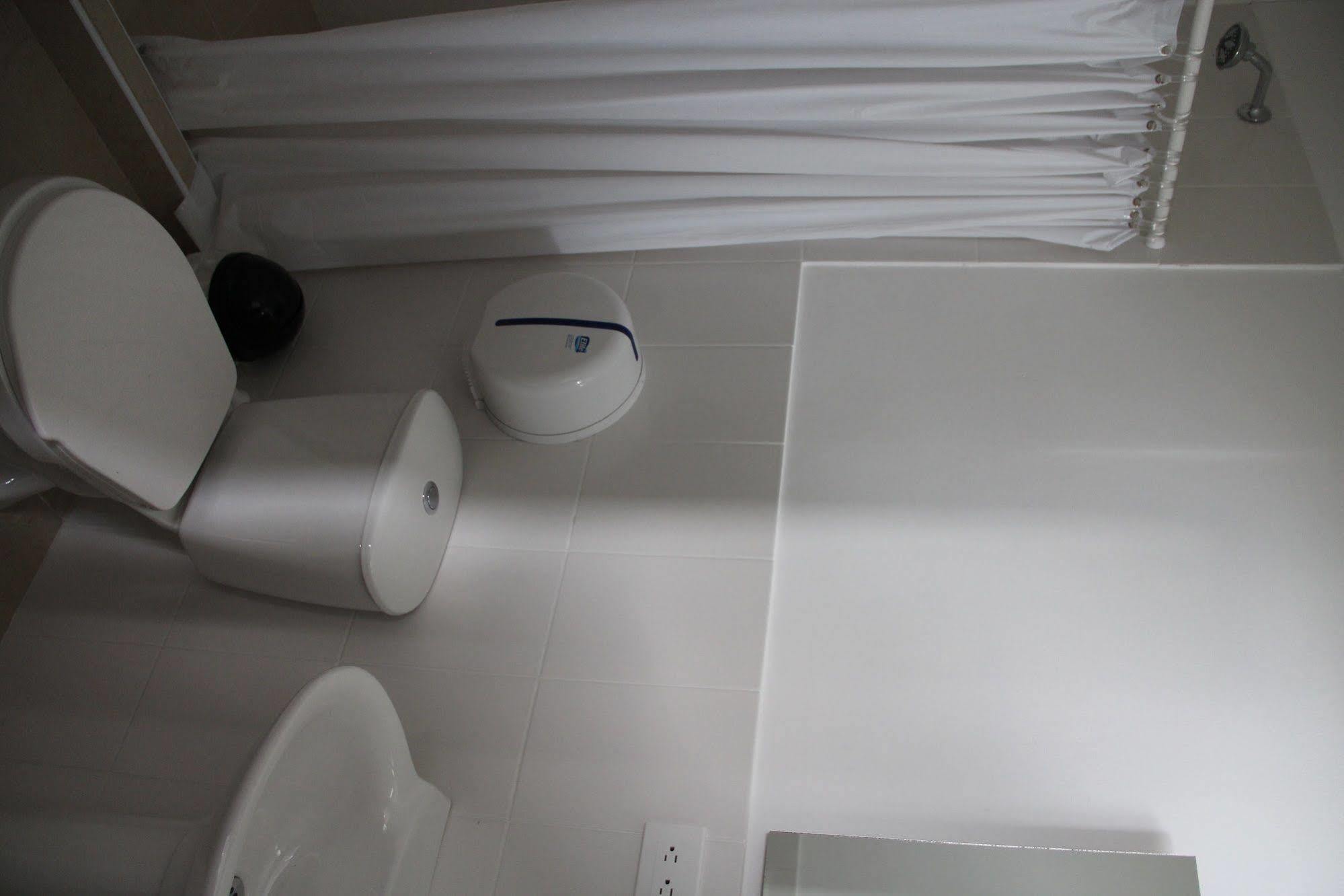 Hostal Lleras Calle 8 Medellín Kültér fotó