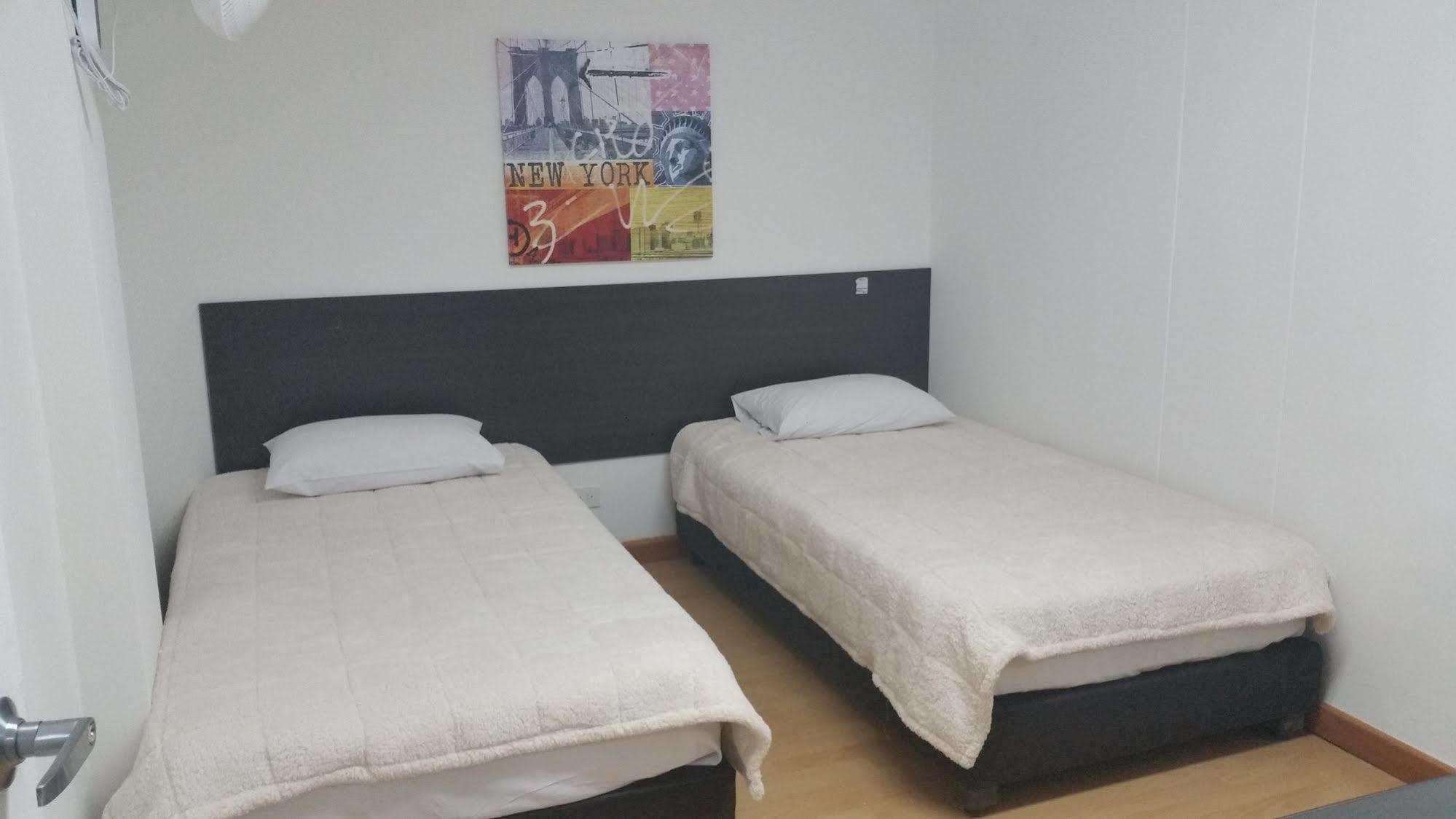 Hostal Lleras Calle 8 Medellín Kültér fotó